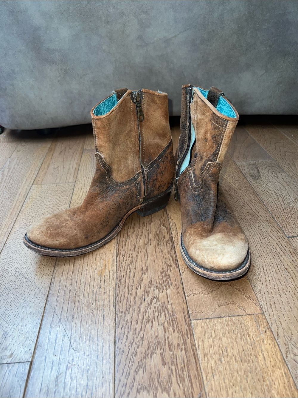 Corral WOMEN'S CHOCOLATE TAN LAMB ROUND TOE COWBOY BOOTIE WITH ZIPPER C1064